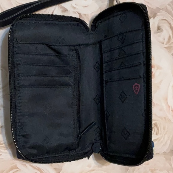 Vera Bradley wristlet - Picture 3 of 3